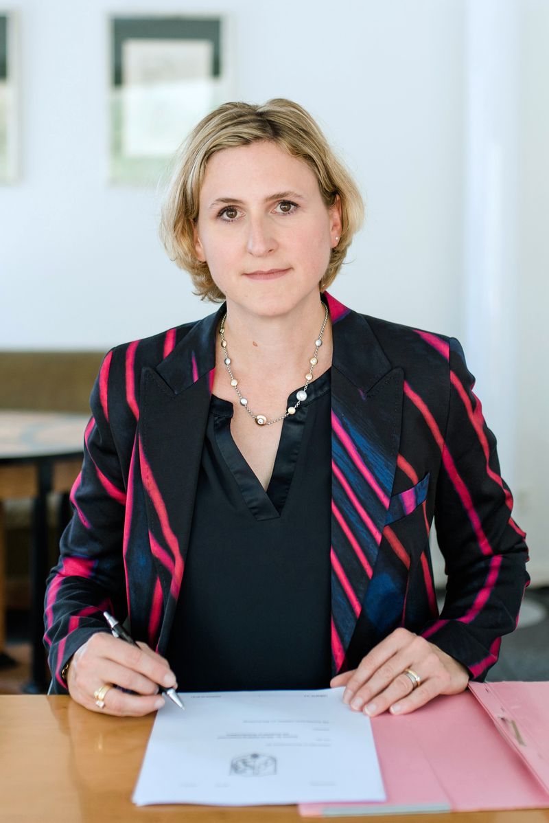 Notarin Dr. Nikola Halding-Hoppenheit